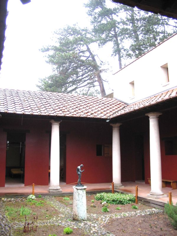 Maison romaine. Peristyle (2).jpg